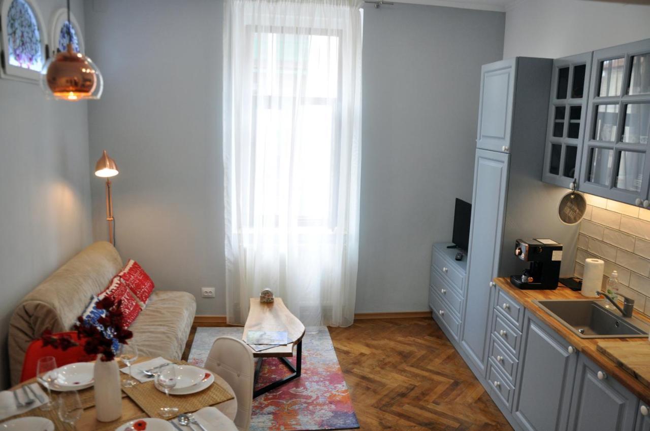 Black Gate - 2 Bedroom Apartment In The Heart Of Old Town With Free Private Secured Parking Braşov Exterior foto