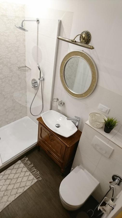 Black Gate - 2 Bedroom Apartment In The Heart Of Old Town With Free Private Secured Parking Braşov Exterior foto