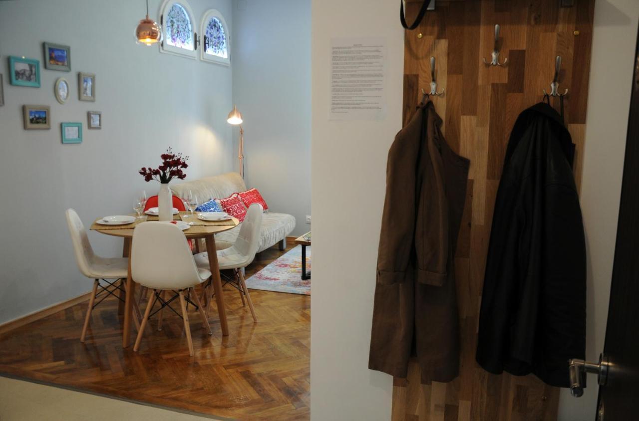 Black Gate - 2 Bedroom Apartment In The Heart Of Old Town With Free Private Secured Parking Braşov Exterior foto