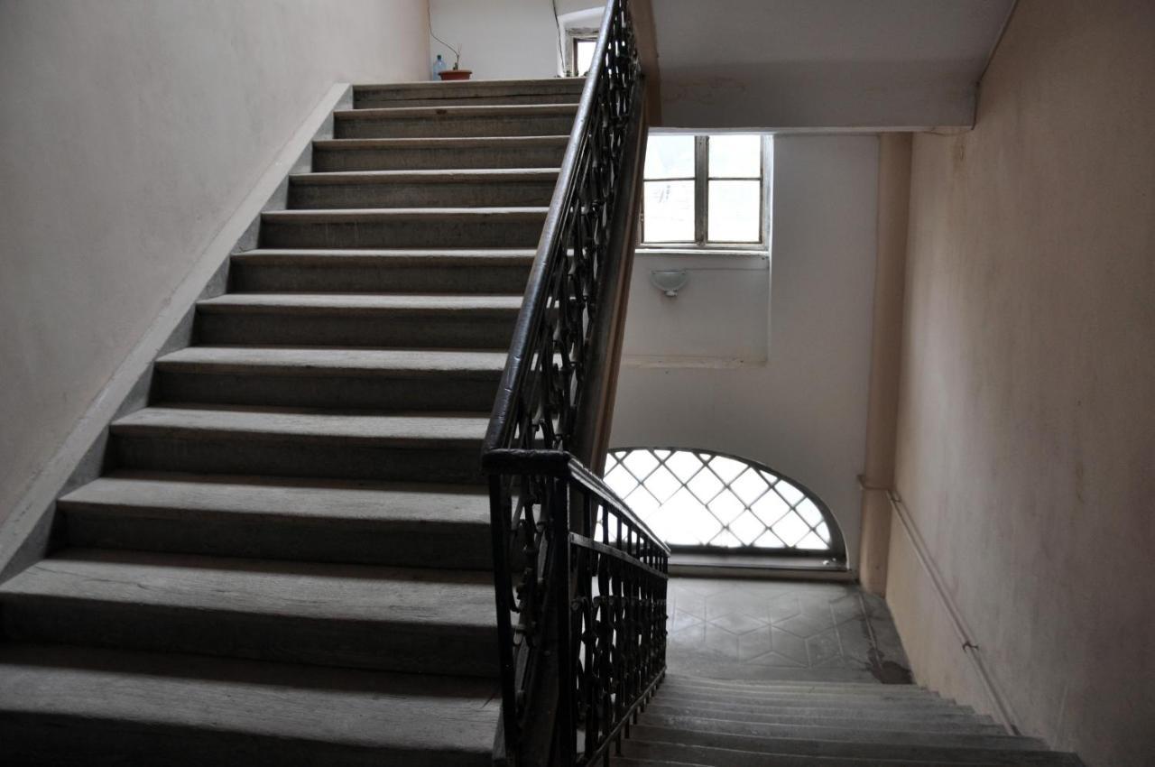 Black Gate - 2 Bedroom Apartment In The Heart Of Old Town With Free Private Secured Parking Braşov Exterior foto