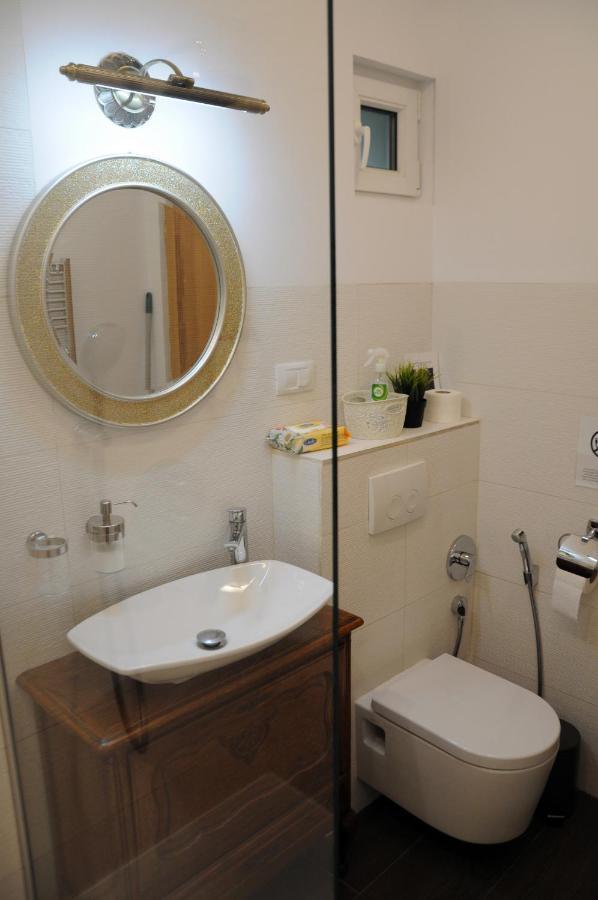Black Gate - 2 Bedroom Apartment In The Heart Of Old Town With Free Private Secured Parking Braşov Exterior foto